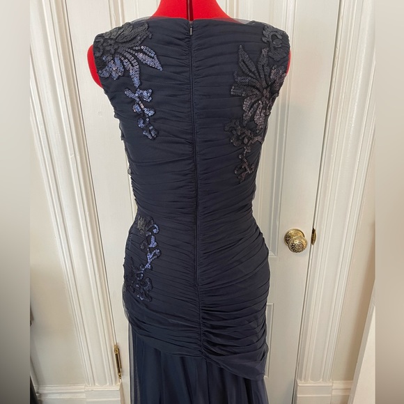 Tadashi Shoji evening gown - Picture 7 of 7